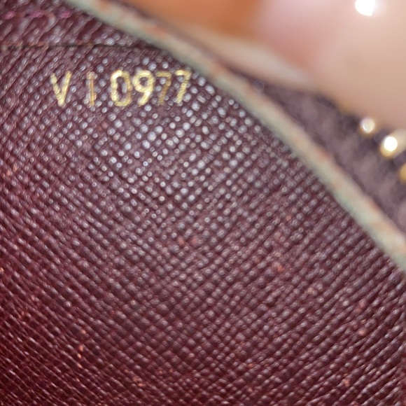 LOUIS VUITTON Taiga clutch bag! LOUIS VUITTON Taiga Baikal Bag Clutch - Picture 6 of 6